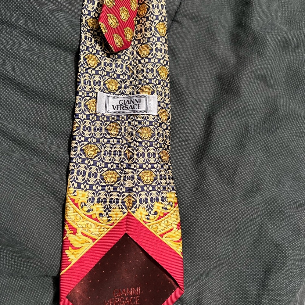 Versace tie - Picture 2 of 9